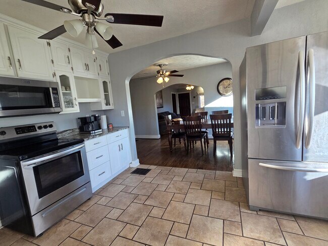 Foto del edificio - 316 S 82nd St