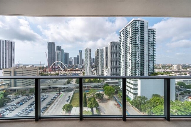 Foto del edificio - 1600 NE 1st Ave