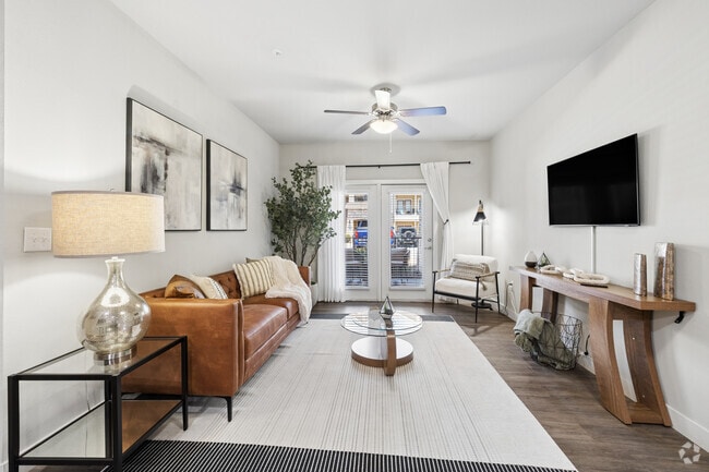 B1 - 2BR, 2BA - 978SF - Living Room - POINTE AT GREENVILLE APARTMENTS