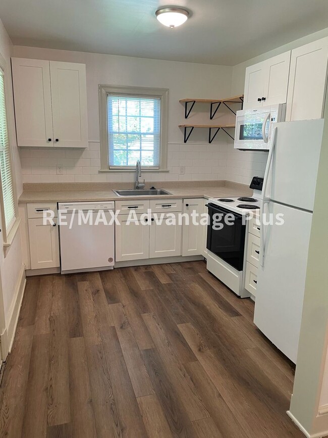 Building Photo - 3 Bedroom 2 Bath in Farmville!