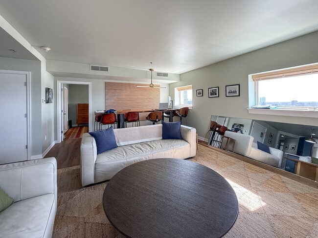 Building Photo - 525 W Lafayette Blvd