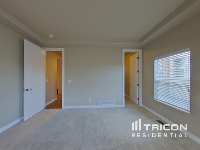 Building Photo - 7232 Rim Bluff Ln