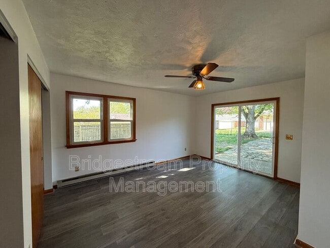 Foto del edificio - 54 Benzell Dr