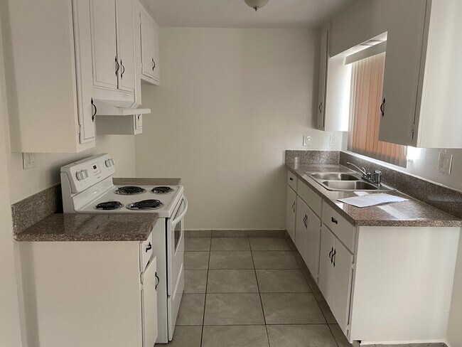 8529 Willis Ave Unit 18, Los Angeles, CA 91402 - Apartment for Rent in