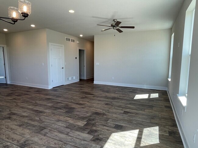 Building Photo - 918 Foxwalk Dr