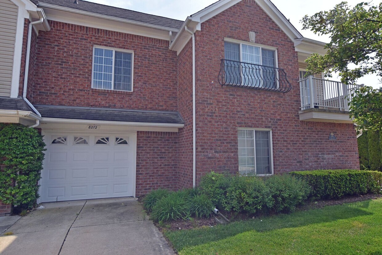 Primary Photo - Shelby TWP 2-BR, 2-BA with Attached Garage...