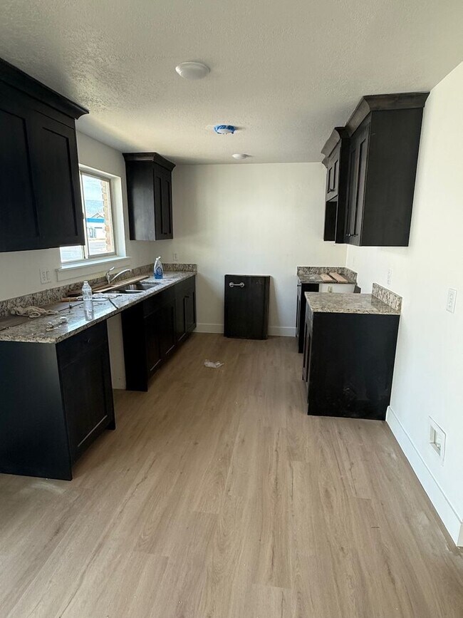 Building Photo - 1622 W 1000 S