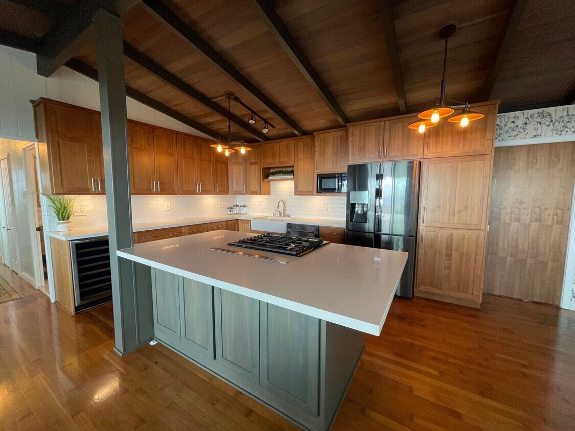 Primary Photo - Kula Renovated Three Bedroom/Two Bathroom