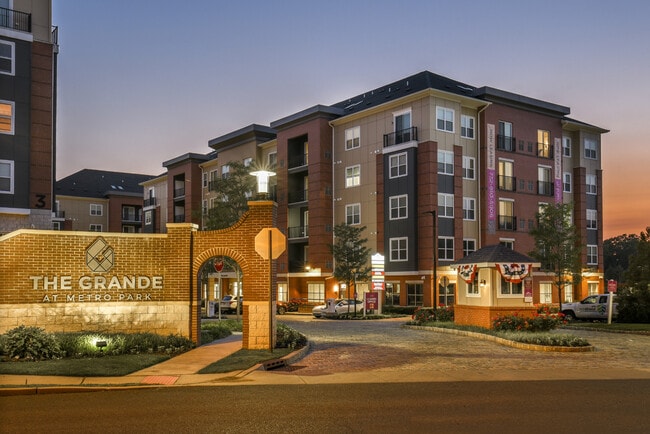 Building Photo - Amara at Metropark