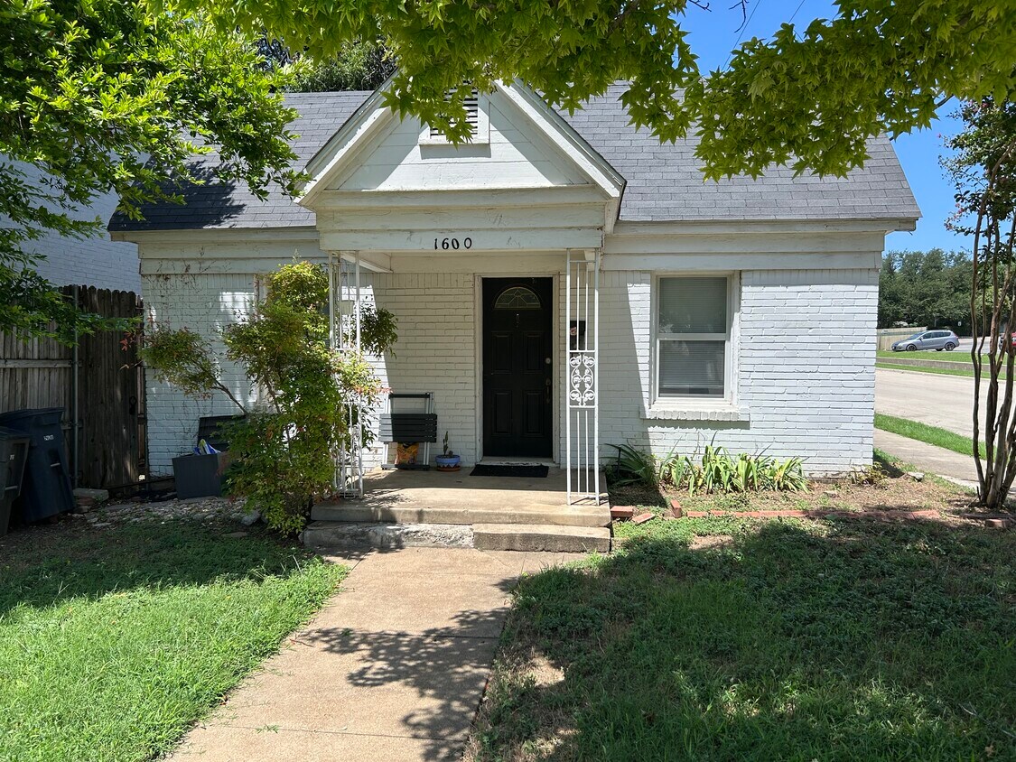 Foto principal - 1600 Belle Pl
