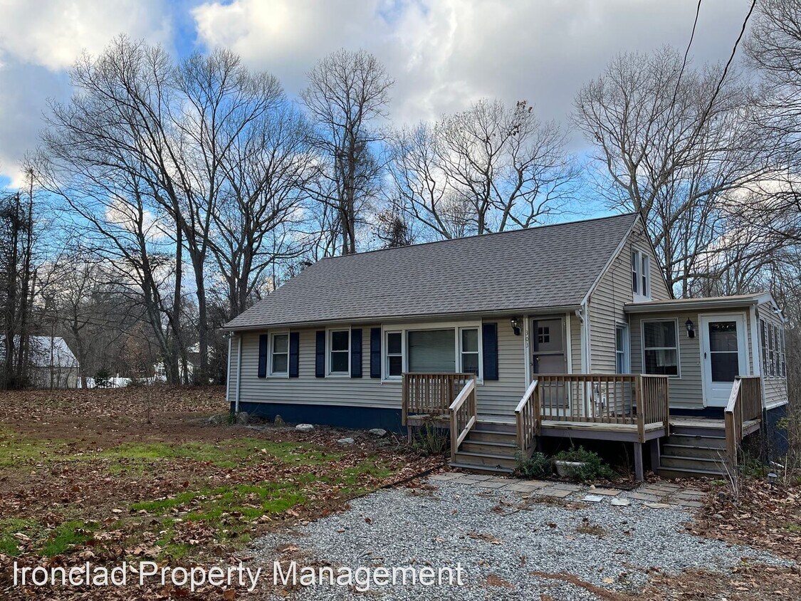 Foto principal - 4 br, 1 bath House - 303 East Village Rd