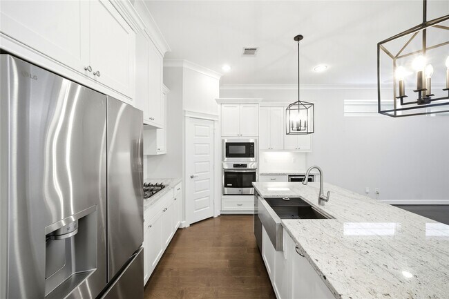 Building Photo - 4208 Koehler St