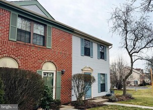 Building Photo - 5 Stout Ct