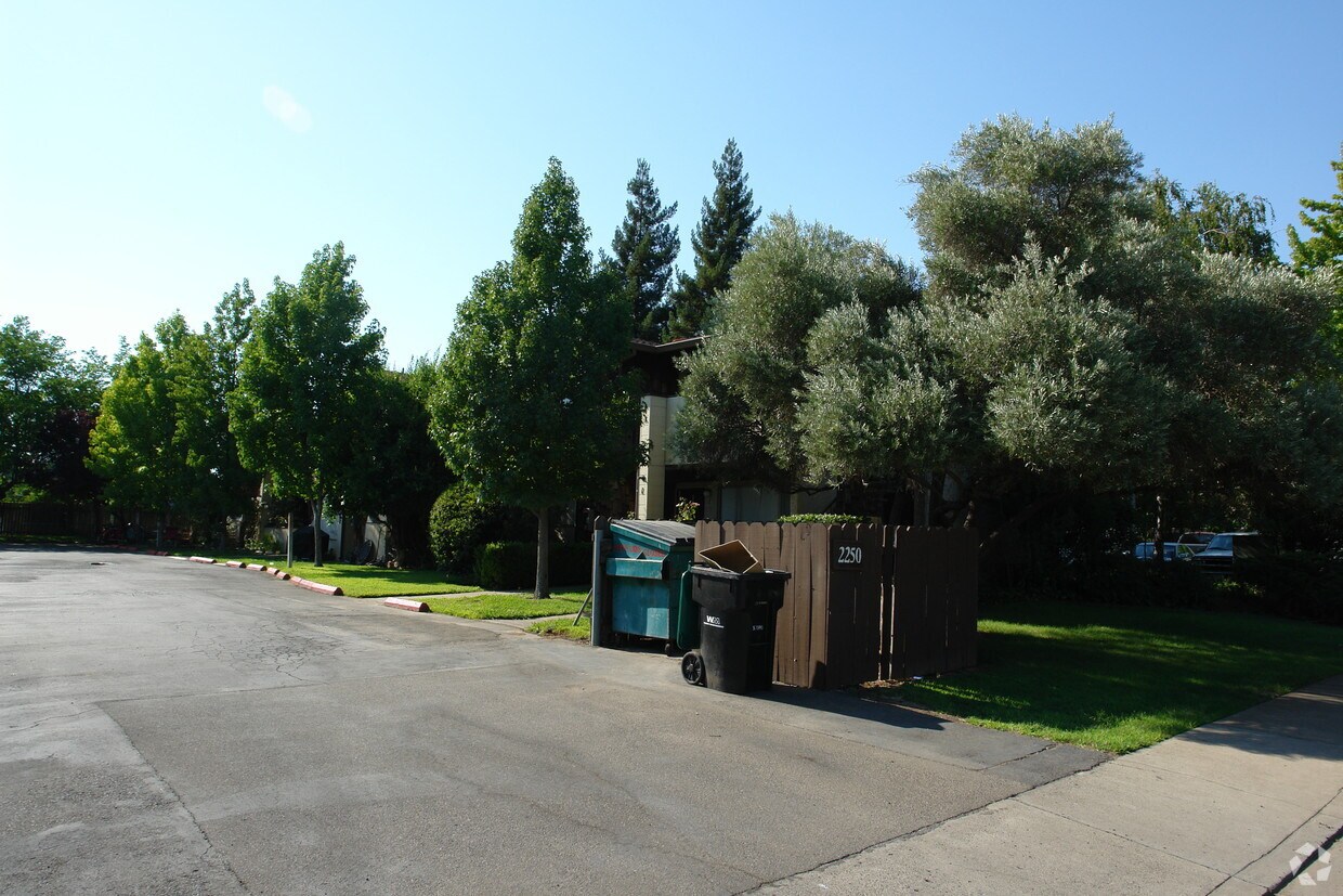 Foto del edificio - 2250 Notre Dame Blvd