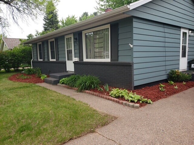 Foto del edificio - 3 Bedroom Home with Bonus Family Room, Fenced Back Yard, and Garage