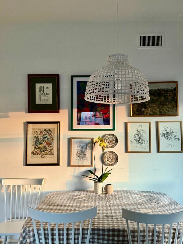 Foto principal - 559 W Surf St