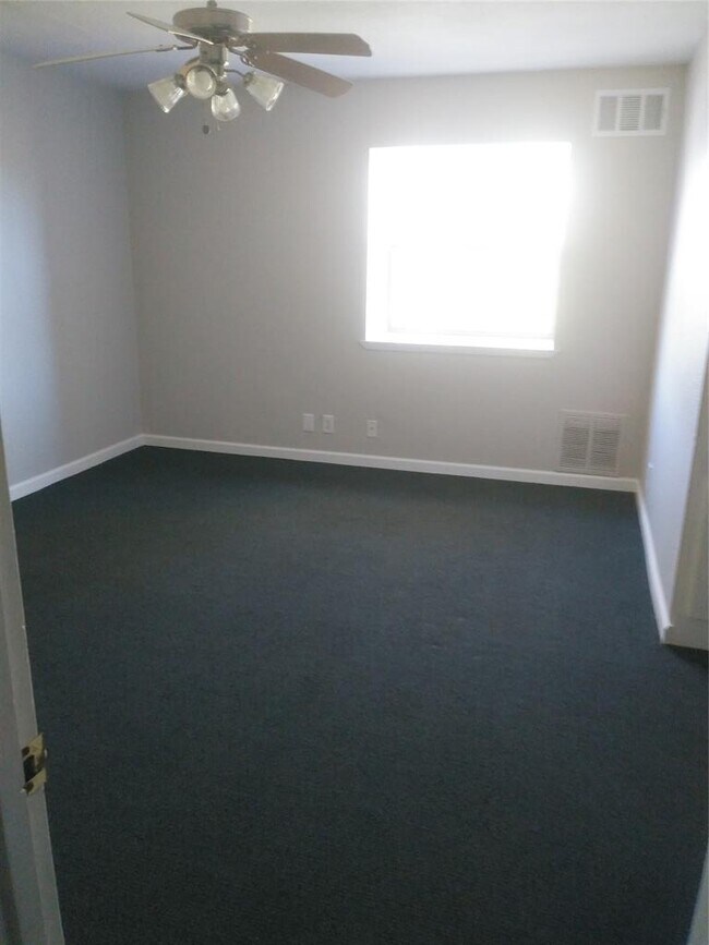 Foto del edificio - 5006 West Gate Blvd