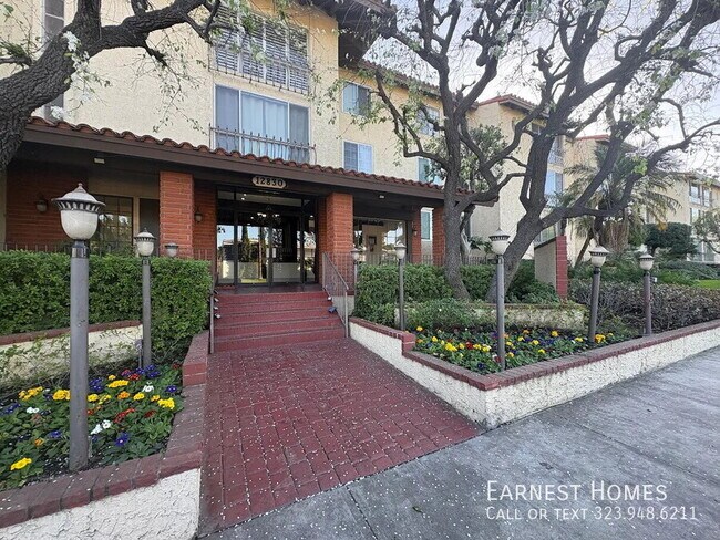 Foto del edificio - 12830 Burbank Blvd