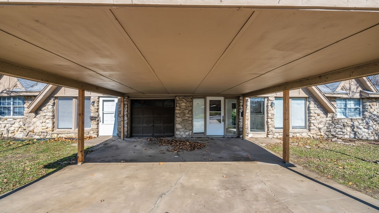 Foto principal - E 35th St Duplex