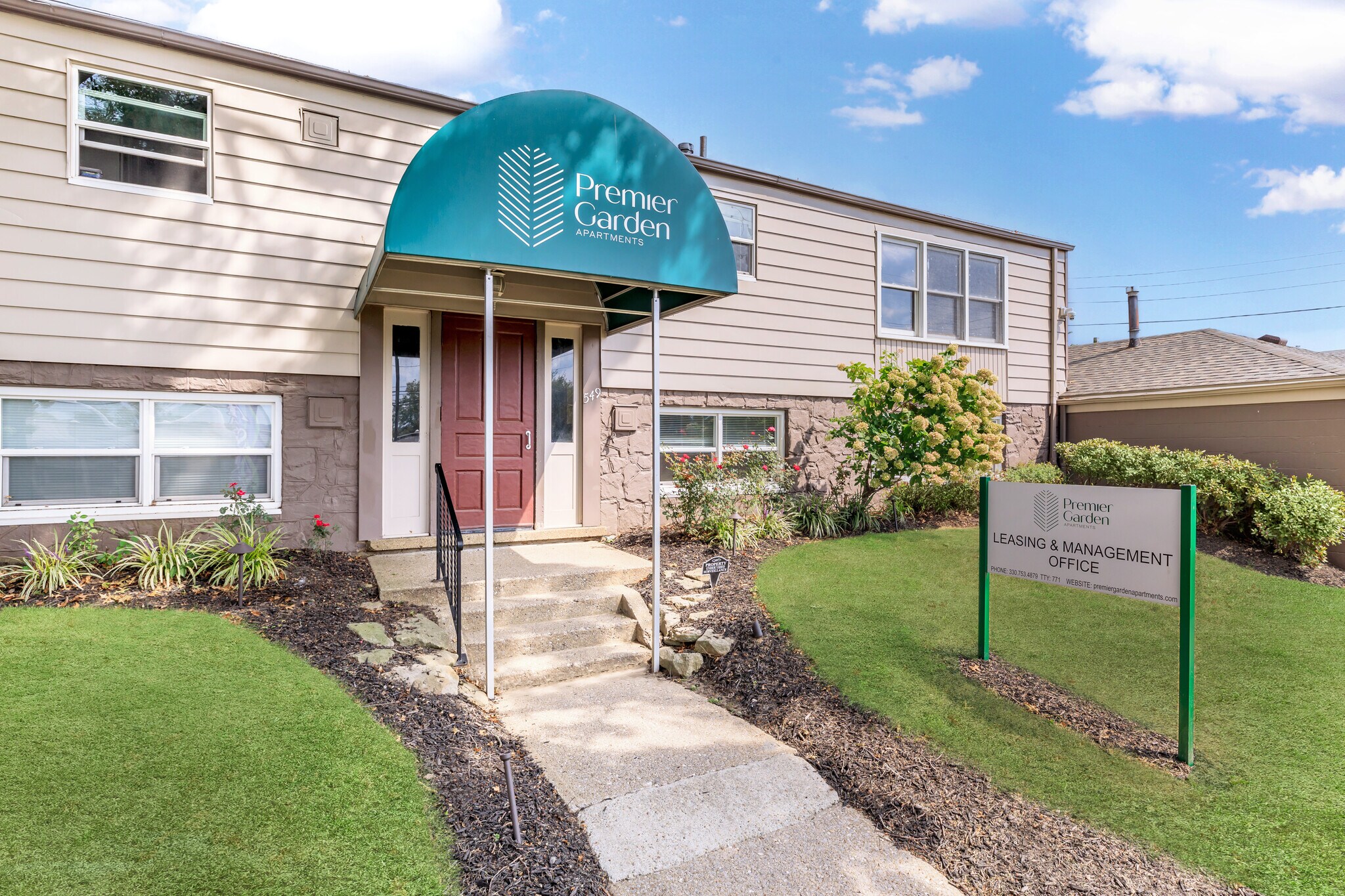 Premier Garden Apartments – photo 2