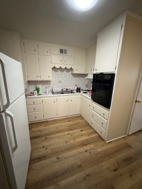 Kitchen - 302 S Independence St