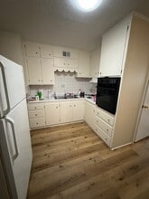 Building Photo - 302 S Independence St