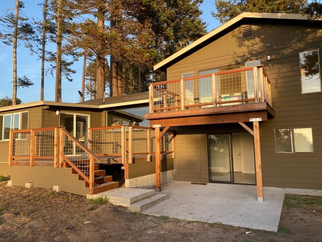 Building Photo - 32800 Nameless Ln