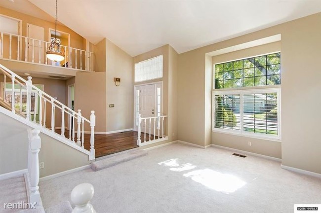 Foto del edificio - 5375 Vista Ridge Way