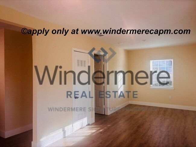 Building Photo - Beautifully Remodeled 3 Bedroom, 2 Bath Ho...