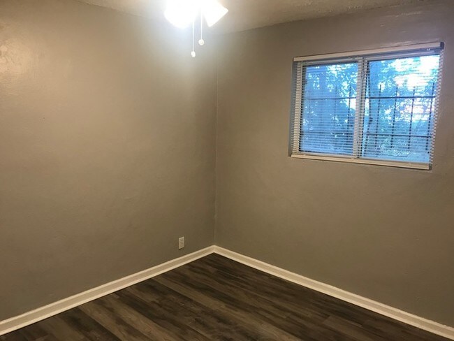 Building Photo - Wow! Completely Renovated Apartment!