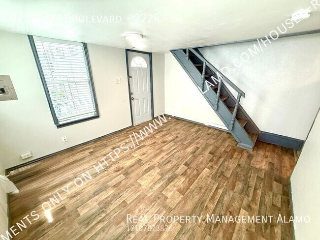 Foto del edificio - 222 Army Blvd