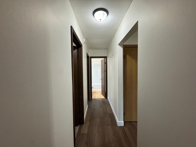 Foto del edificio - 3129 Runway Ave