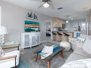 Building Photo - 201 10th Ave N