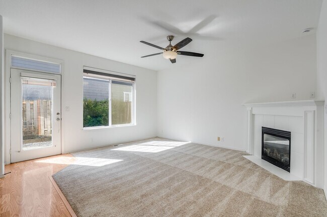 Building Photo - Beautiful 3 Bed, 2.5 Bath Rental Home in B...