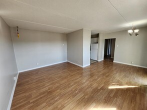 Building Photo - 411 Ellerdale St