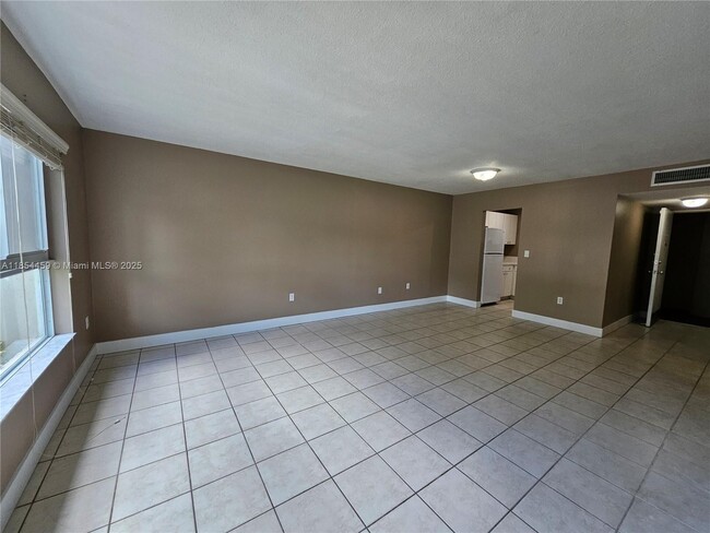 Foto del edificio - 7490 Miami Lakes Dr