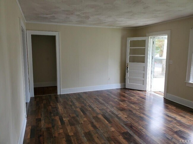 Building Photo - 109 Merriwood Ave