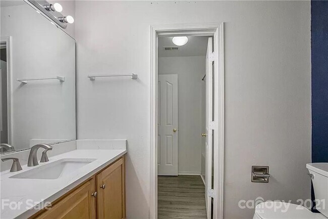 Foto del edificio - Room in 3 Bedroom Townhome at Princeton Vi...