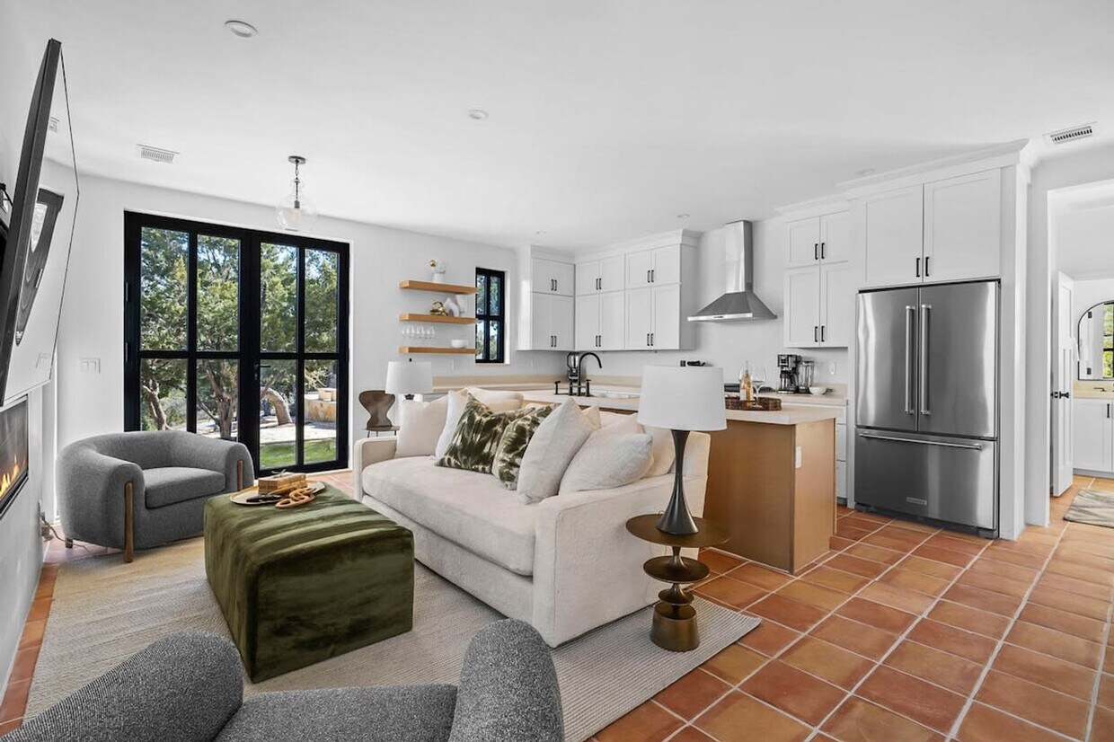 Foto principal - 2701 Bumble Bee Dr
