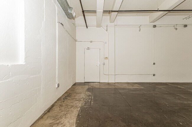 Foto del edificio - 2 Bedroom Condo Available In West Clawson Lofts!