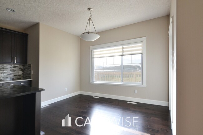 Building Photo - 5519 6 Ave SW