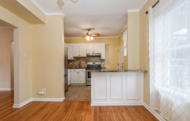 Building Photo - 1624 W Farwell Ave