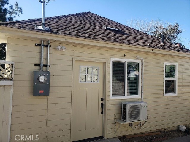 Foto del edificio - 4943 Rosemont Ave