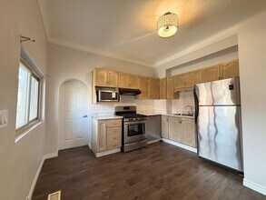 Building Photo - 460 King William St