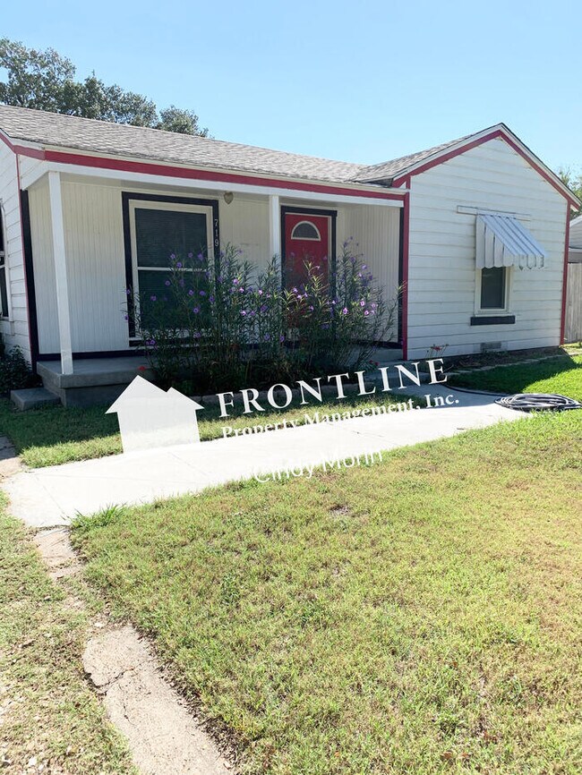 Building Photo - Cute Cottage in Central Arlington