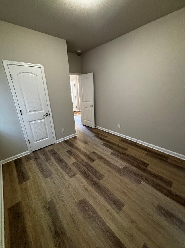 Foto del edificio - 5928 Pier Park Ave