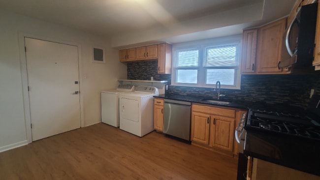 Building Photo - 589 Bramhall Ave