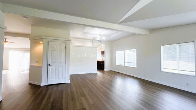 Building Photo - Spacious 3-Bedroom Home in West Linn