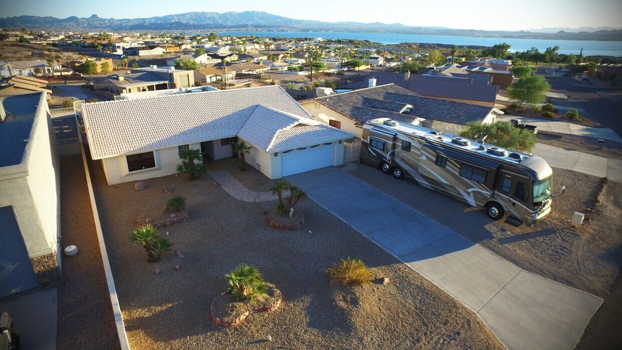 Primary Photo - MUST SEE! Beautiful Winter Rental with Wat...