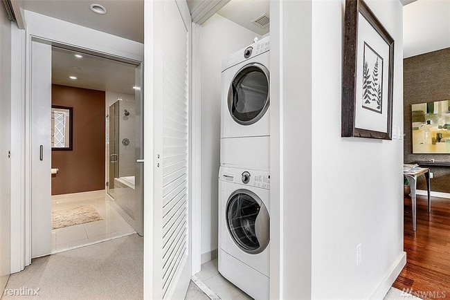 Foto del edificio - 1 br, 1 bath - 909 5th Ave Unit 203